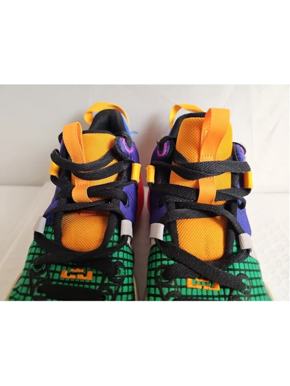 Nike LeBron Witness 7 Athletic Basketball Shoes Sneakers Youth Sz 4.5 FQ8170-585 - Picture 3 of 13